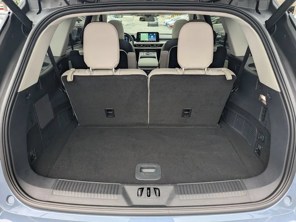Used 2025 Lincoln Aviator 2WD image 17