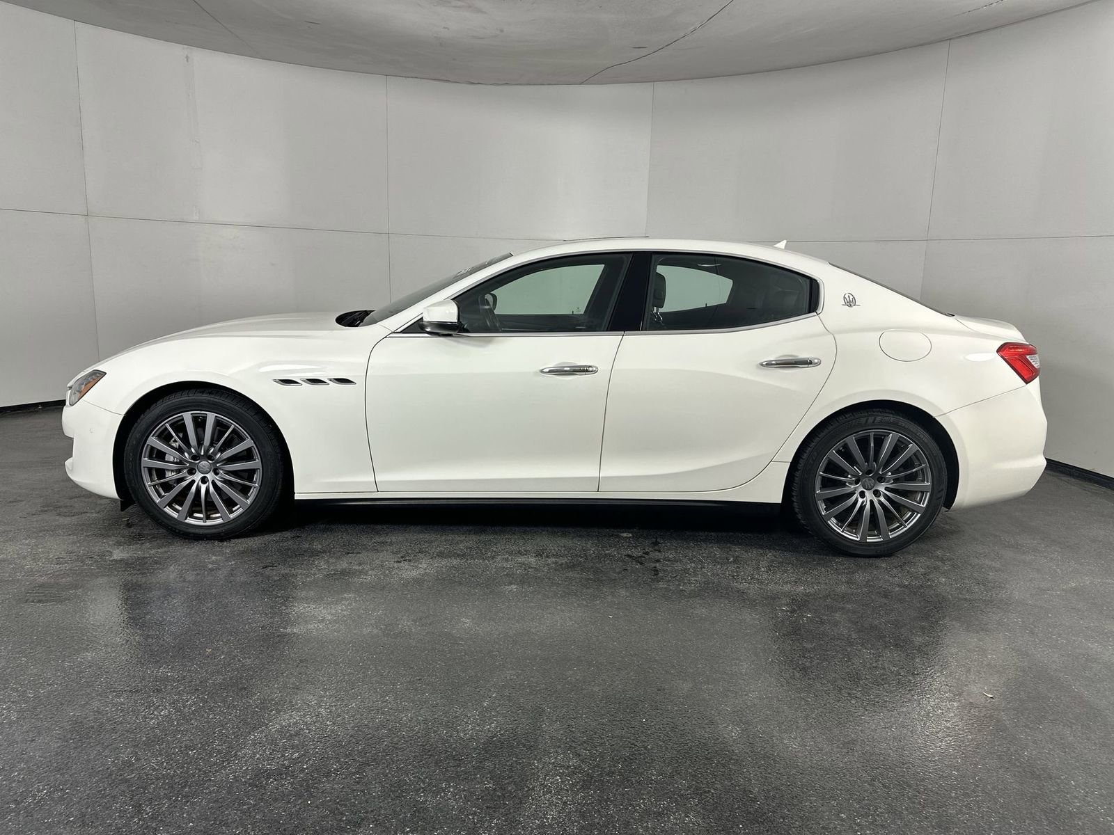 Used 2018 Maserati Ghibli image 9