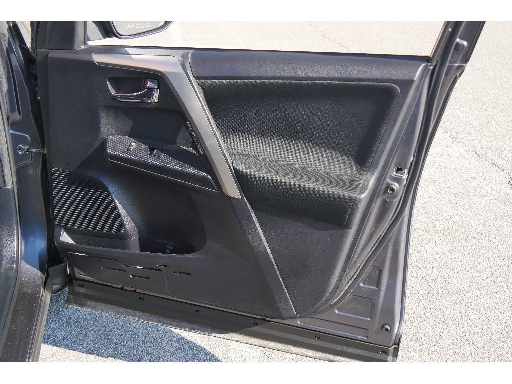 Used 2015 Toyota RAV4 XLE image 16