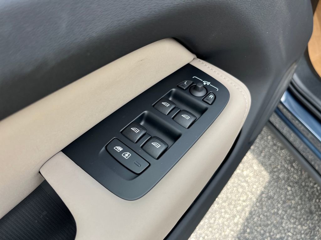 New 2026 Volvo XC60 B5 Plus w/ Protection Package Premier image 13