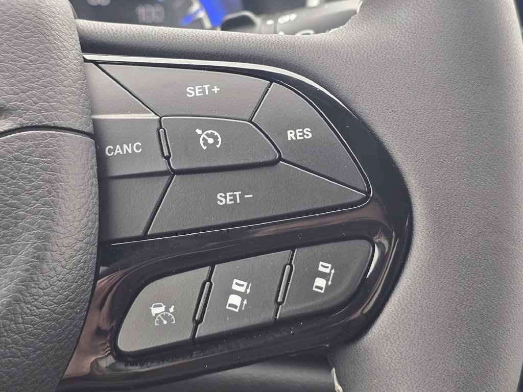 Used 2027 Chrysler Pacifica Select w/ S Appearance Package FWD image 31