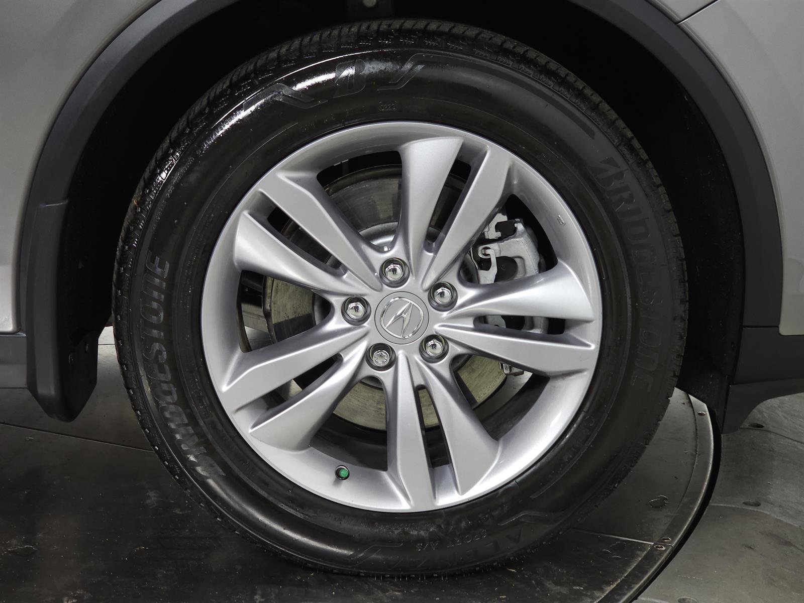 Used 2023 Acura MDX SH-AWD image 12