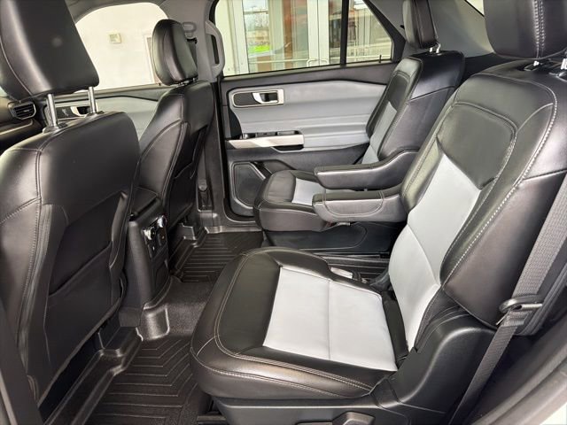 Used 2023 Ford Explorer XLT w/ Equipment Group 202A image 17