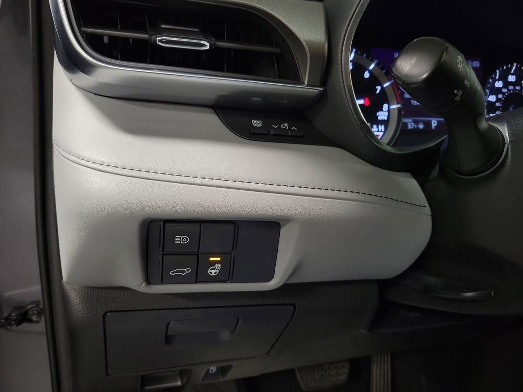 Used 2021 Toyota Highlander Limited image 22