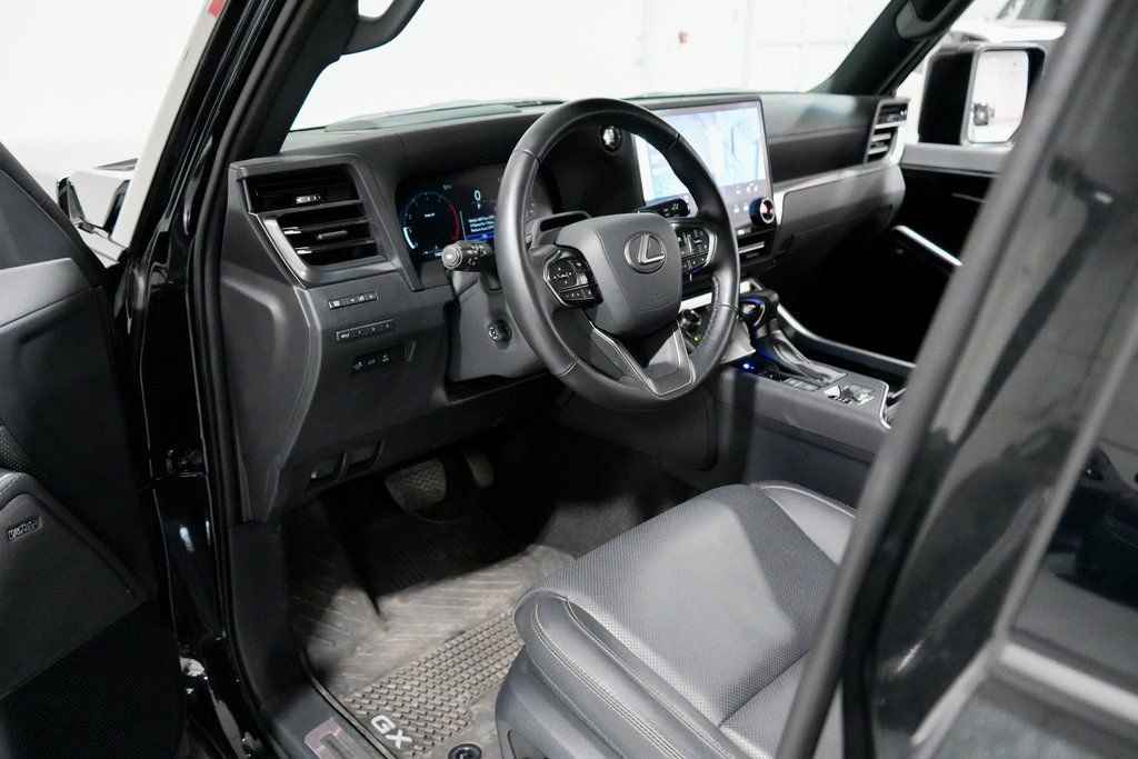 Used 2024 Lexus GX 550 image 9