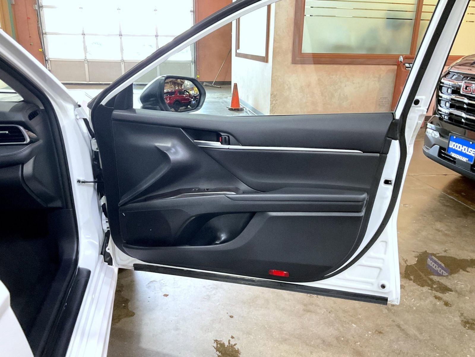 Used 2024 Toyota Camry SE image 16