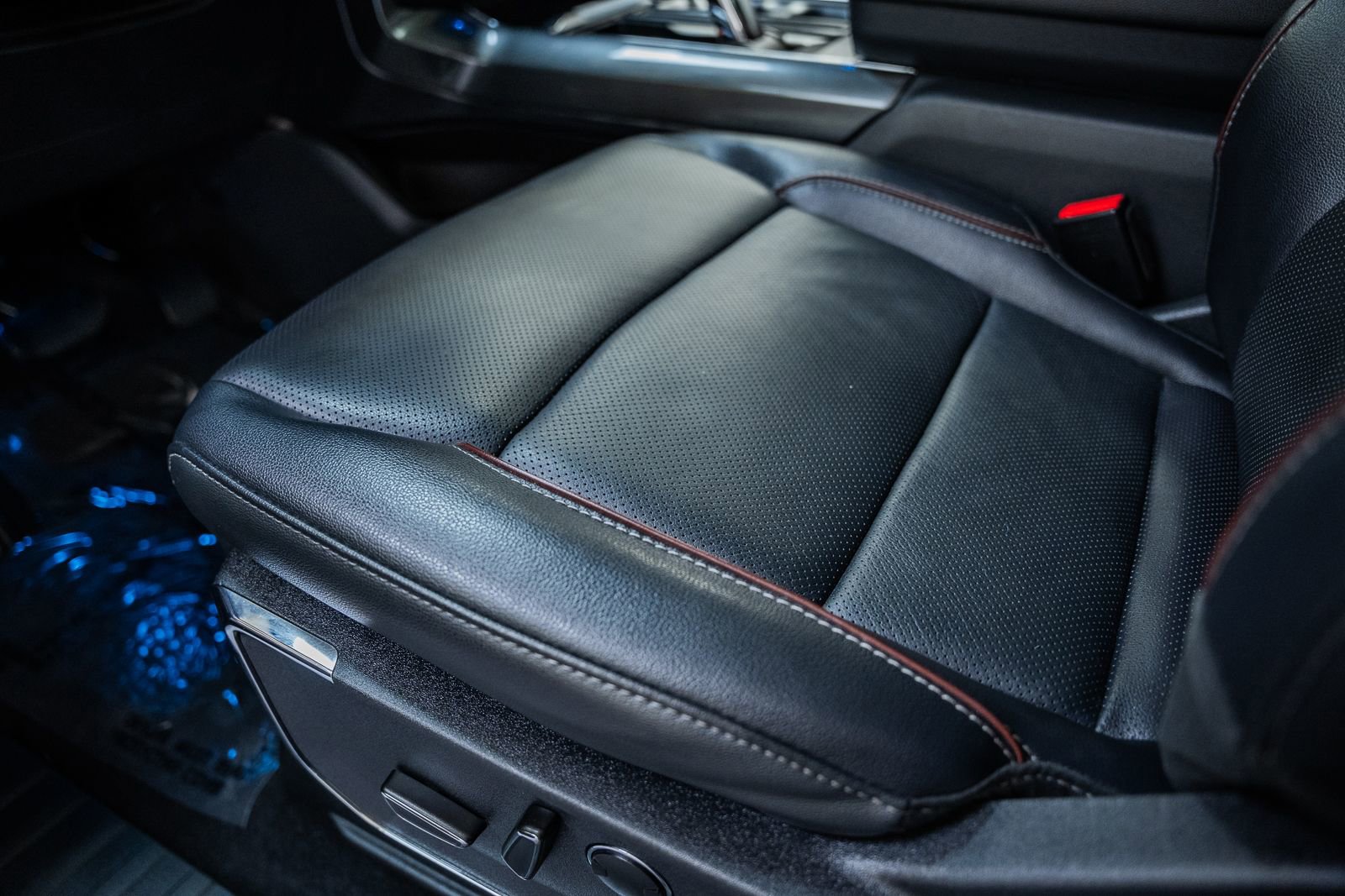 Certified 2023 Ford F150 Lariat w/ Equipment Group 502A High image 44