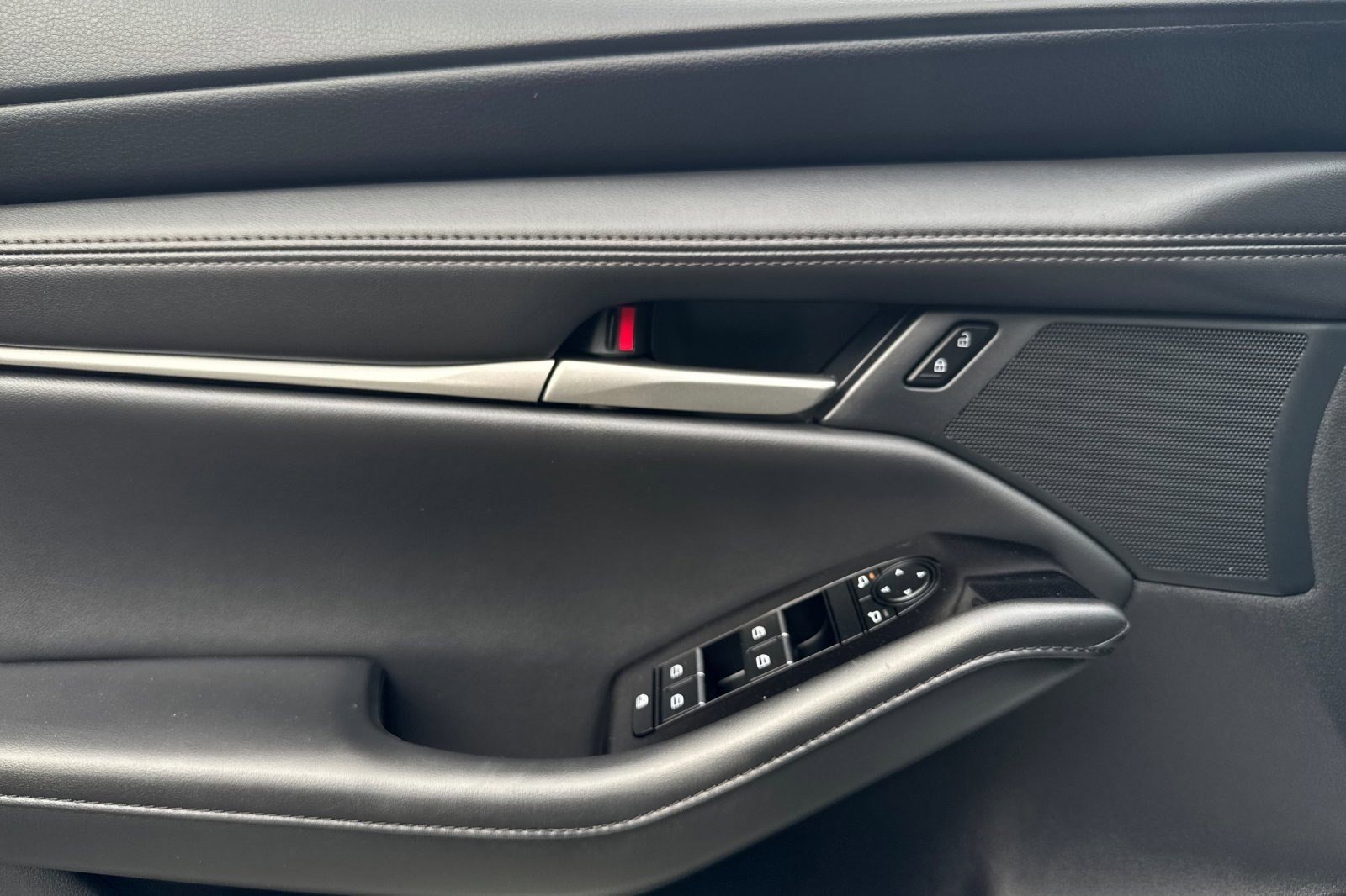 Used 2024 MAZDA MAZDA3 s image 23