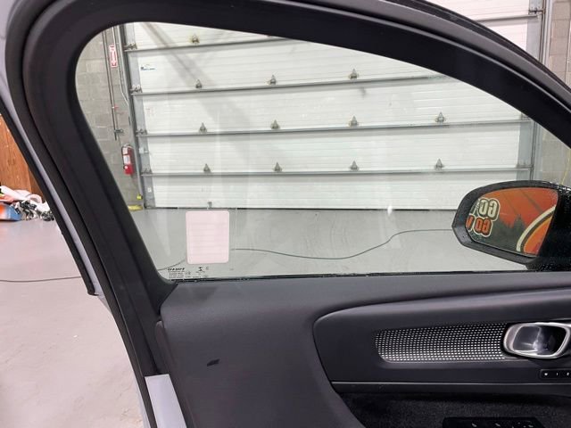 Used 2022 Volvo XC40 T5 R-Design w/ Climate Package image 12