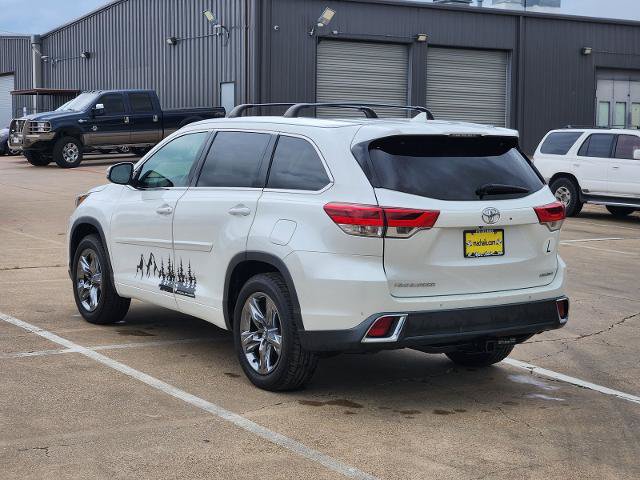 Used 2019 Toyota Highlander Limited Platinum FWD image 4