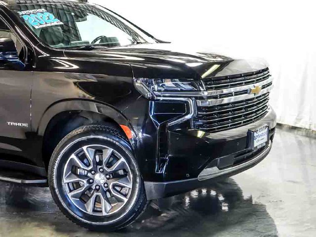 Used 2022 Chevrolet Tahoe LT w/ Luxury Package AWD/4WD image 3