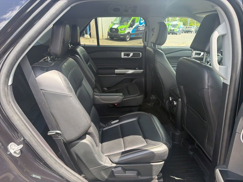 Used 2022 Ford Explorer XLT w/ Equipment Group 202A AWD/4WD image 39