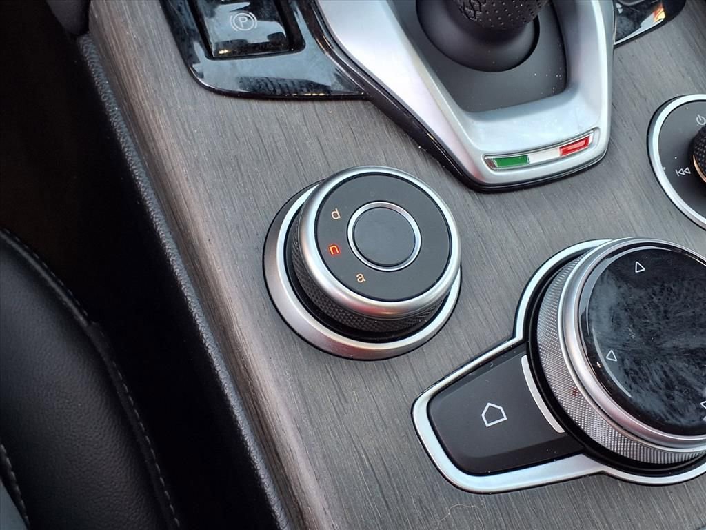 Used 2023 Alfa Romeo Giulia Ti image 31