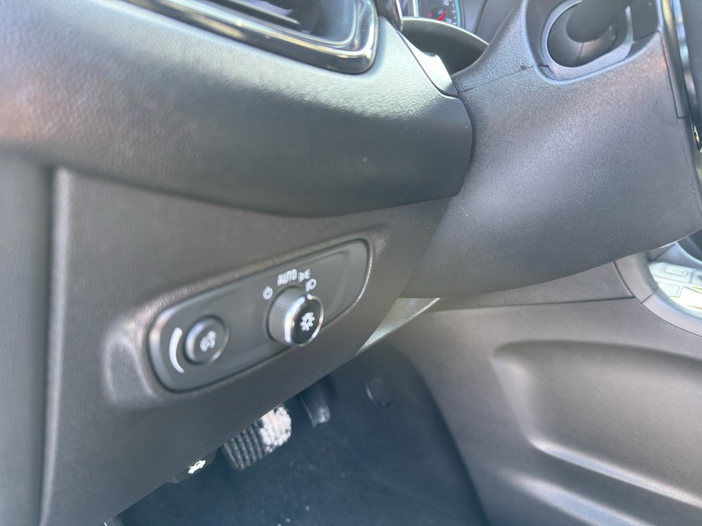 Used 2022 Chevrolet Equinox RS image 14