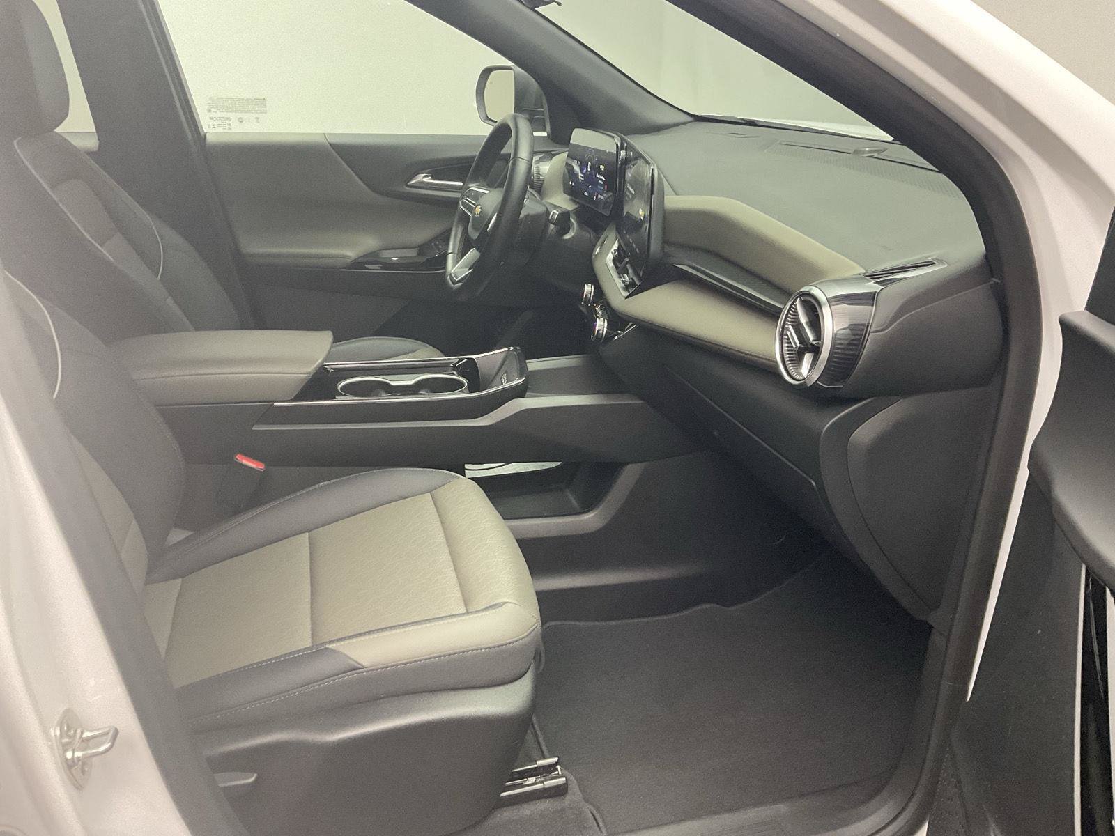 Certified 2025 Chevrolet Equinox LT w/ Convenience Package II FWD image 25