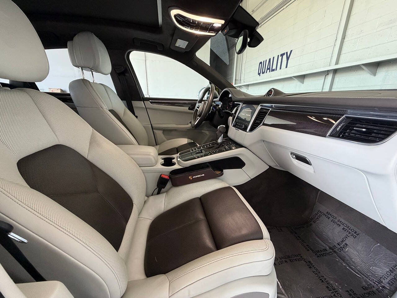 Used 2018 Porsche Macan Turbo AWD/4WD image 21
