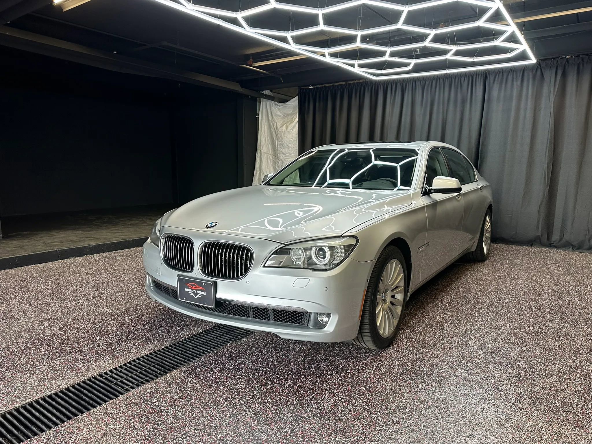 Used 2010 BMW 750Li xDrive AWD/4WD image 3
