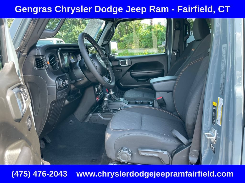 Certified 2025 Jeep Gladiator Mojave w/ Safety Group AWD/4WD image 39