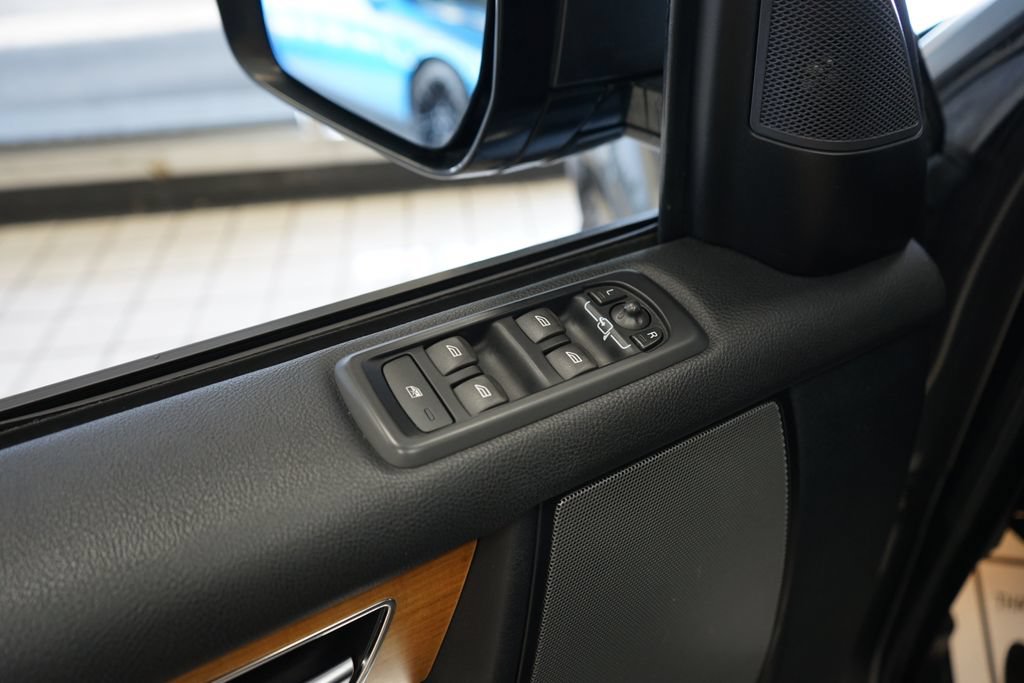 Used 2015 Land Rover LR4 HSE AWD/4WD image 25