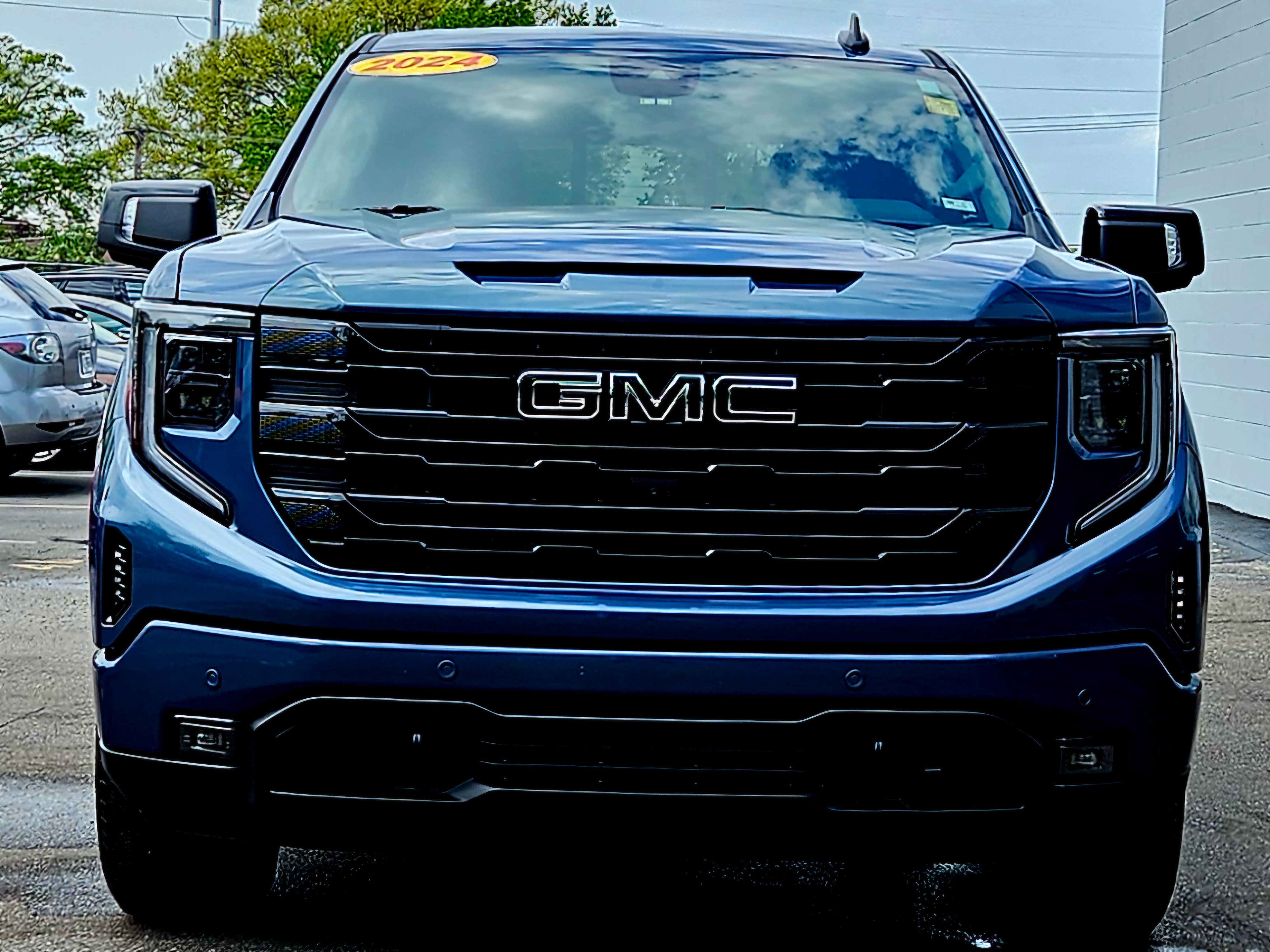 Used 2024 GMC Sierra 1500 Elevation w/ Elevation Premium Package AWD/4WD image 5