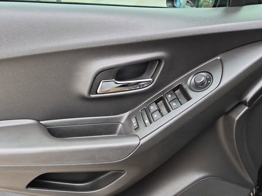 Used 2020 Chevrolet Trax LS w/ Tint and Cruise Package FWD image 13