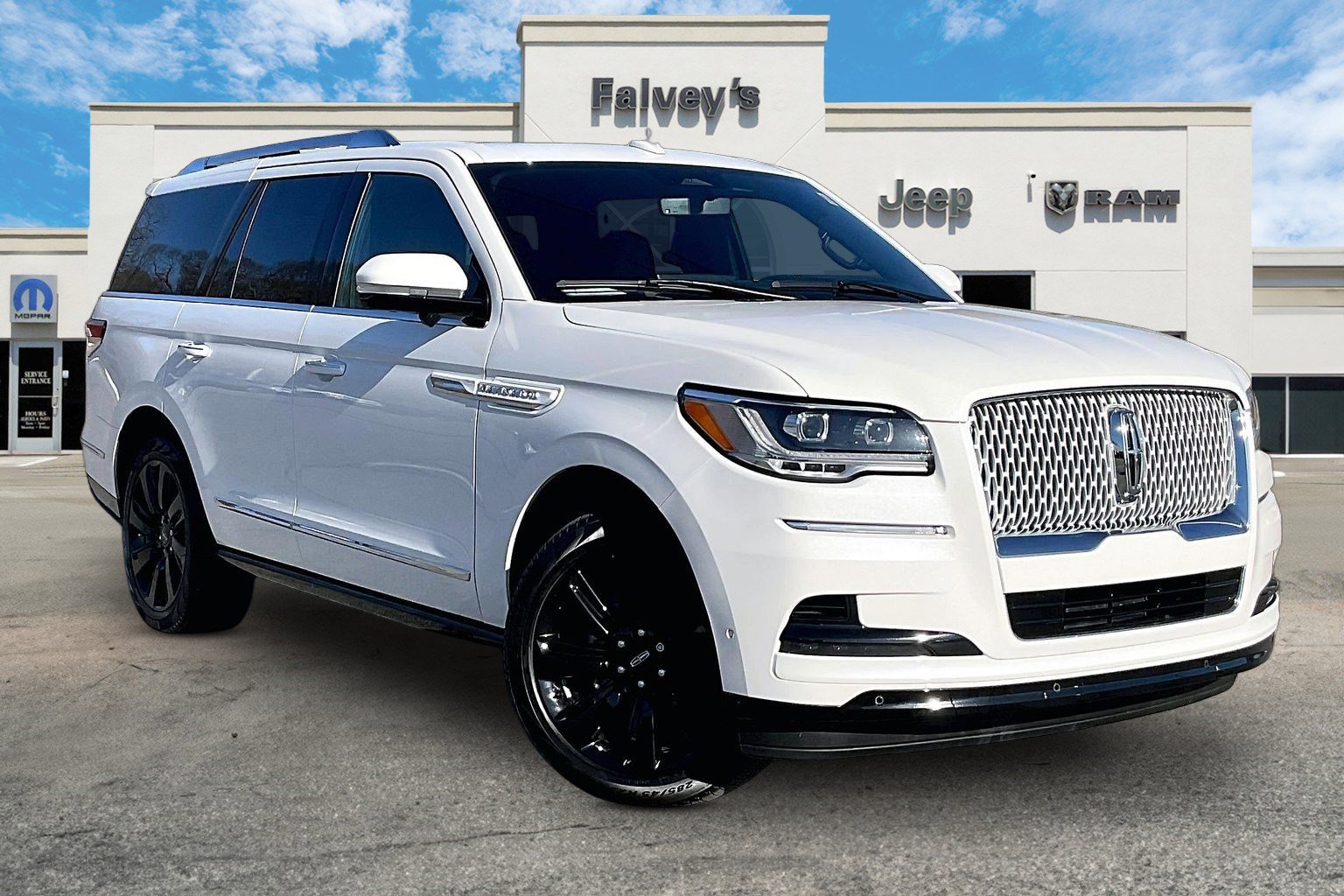 Used 2024 Lincoln Navigator Reserve w/ Equipment Group 201A image 11
