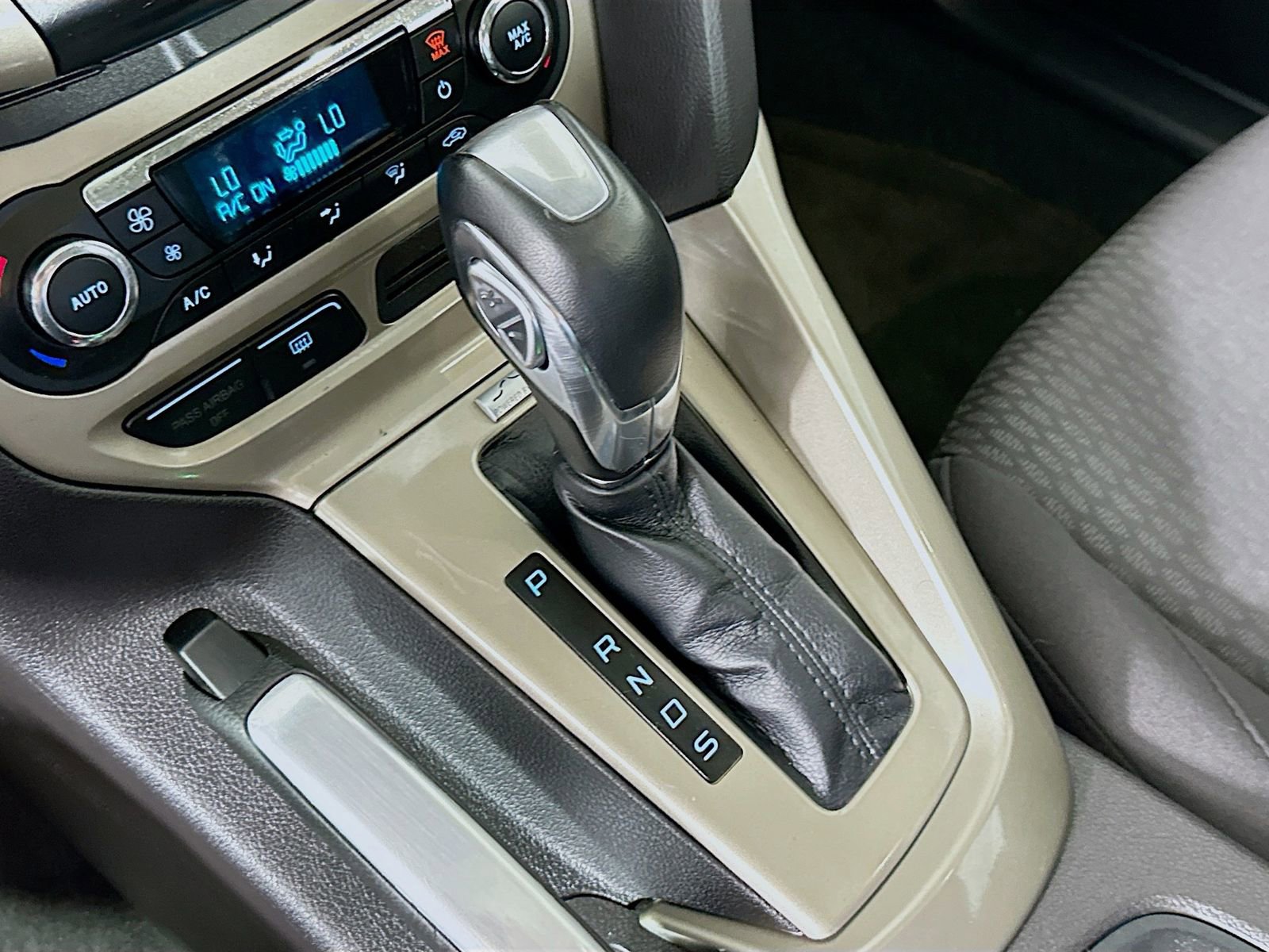 Used 2012 Ford Focus SEL FWD image 16