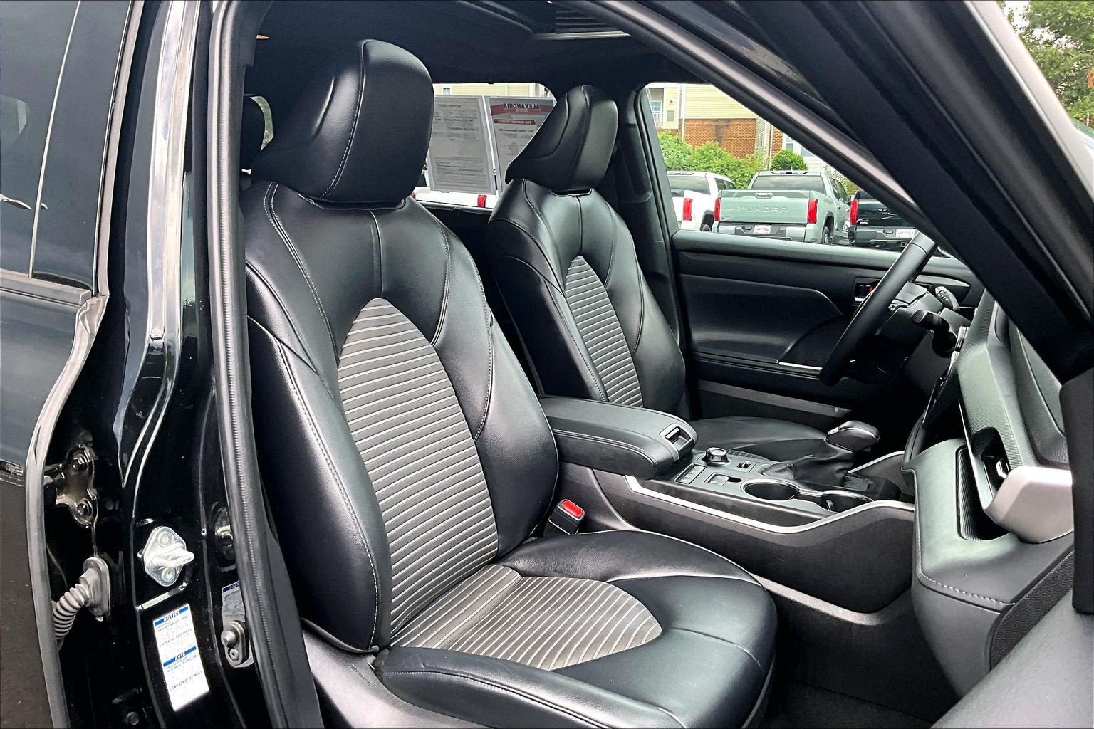 Used 2022 Toyota Highlander XSE AWD/4WD image 7