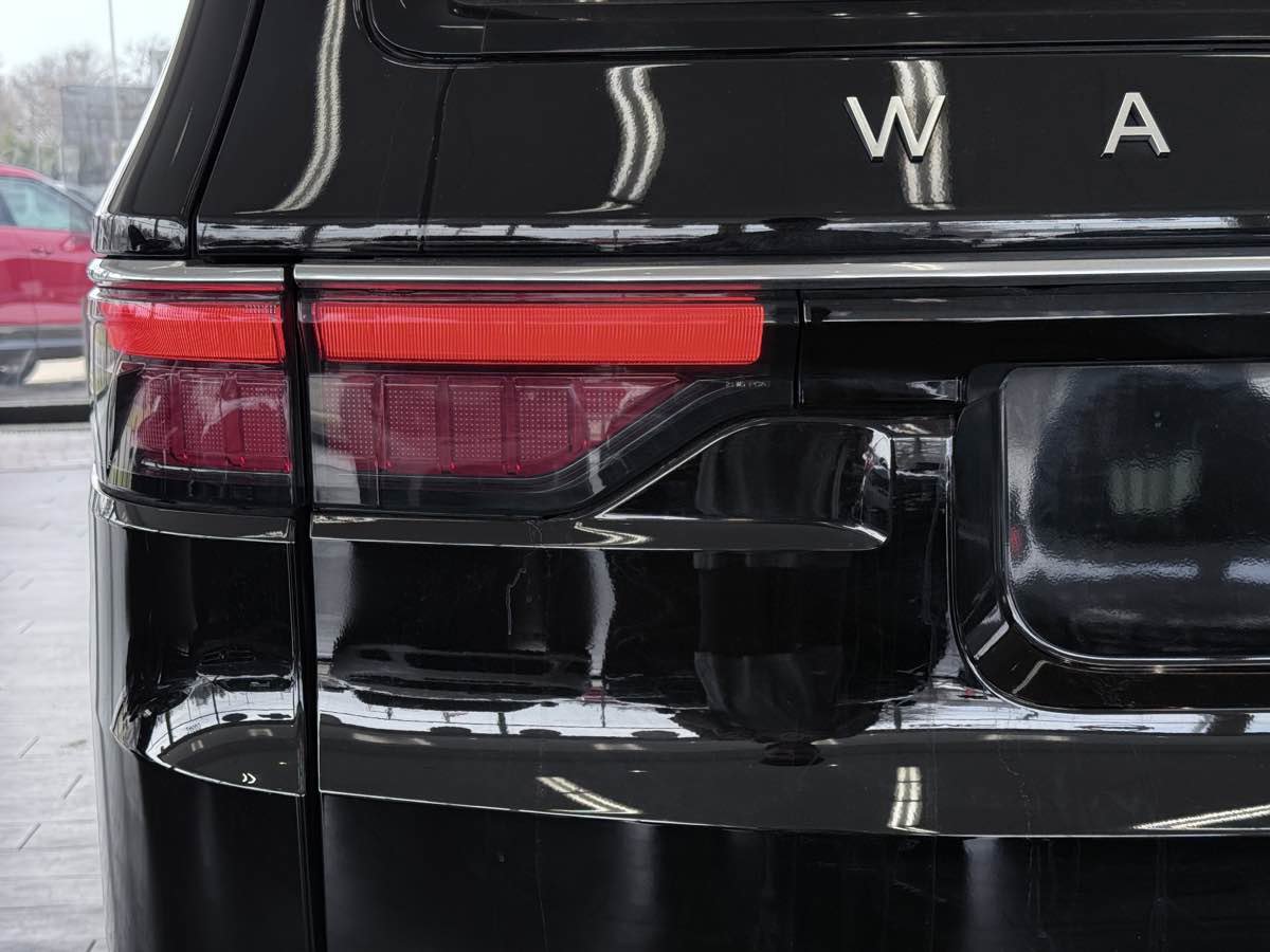 Used 2025 Jeep Wagoneer L Series III w/ Premium Group I AWD/4WD image 17