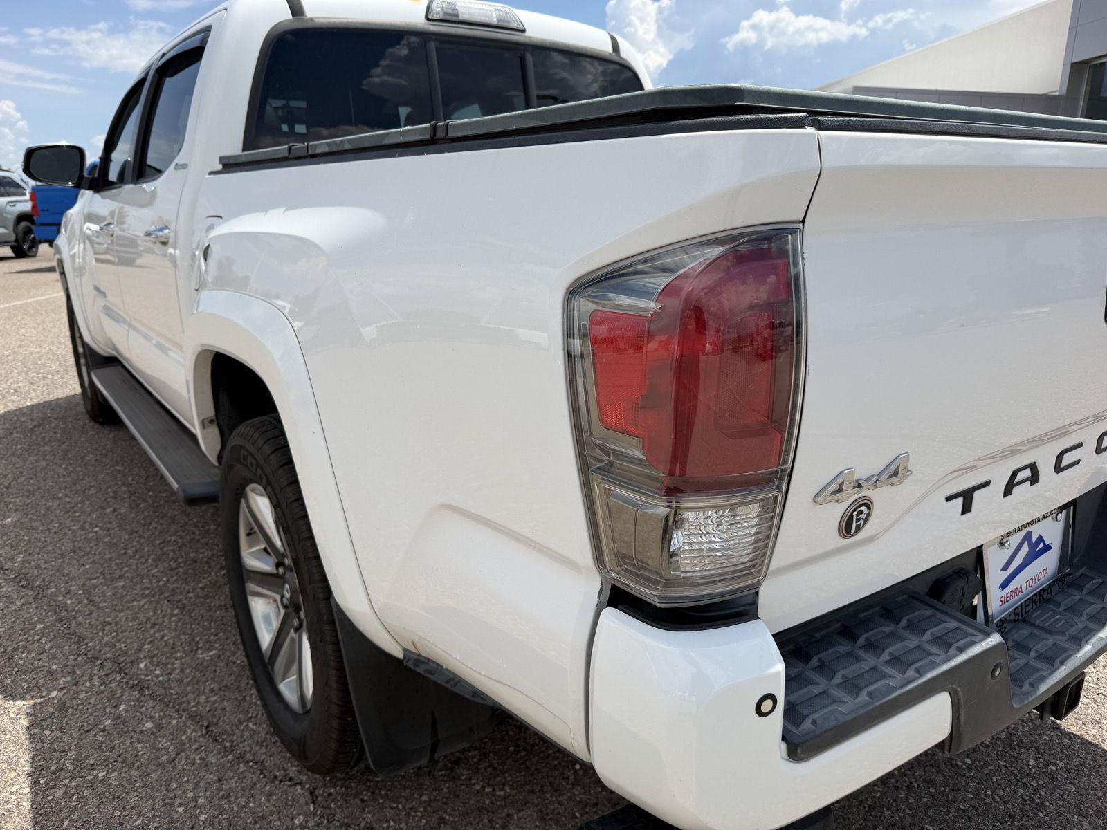 Used 2016 Toyota Tacoma Limited w/ Towing Package AWD/4WD image 11