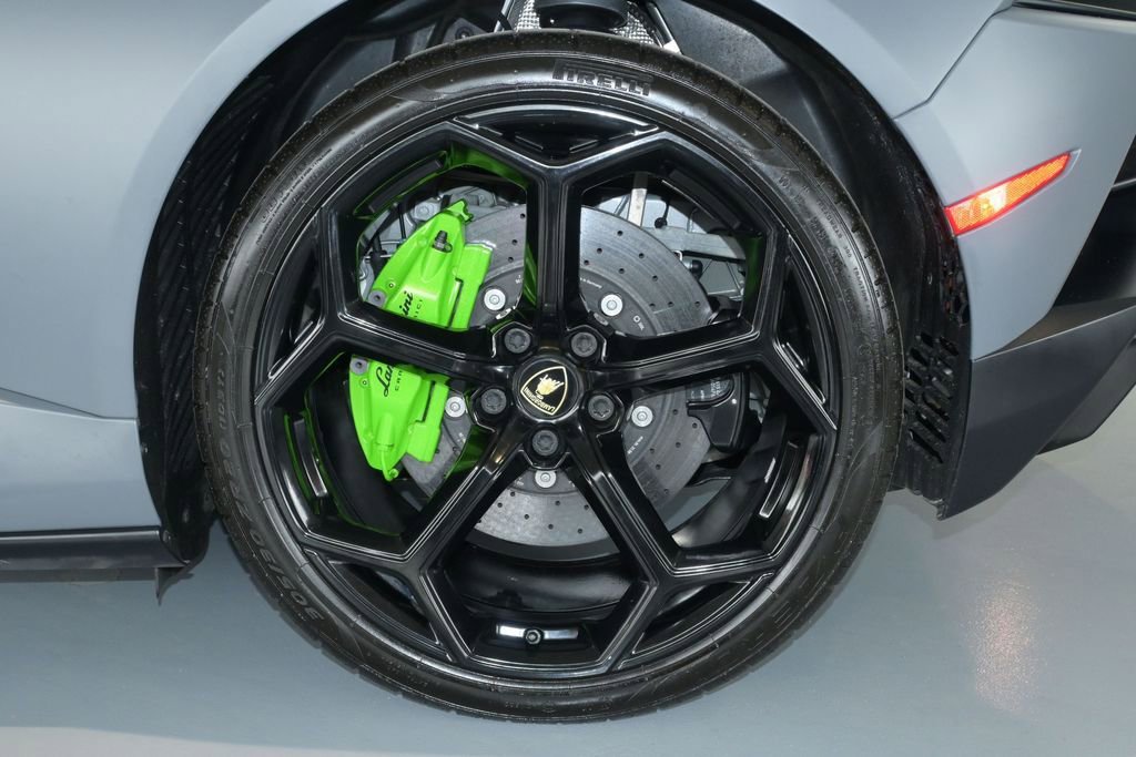 Used 2023 Lamborghini Huracan EVO RWD image 21