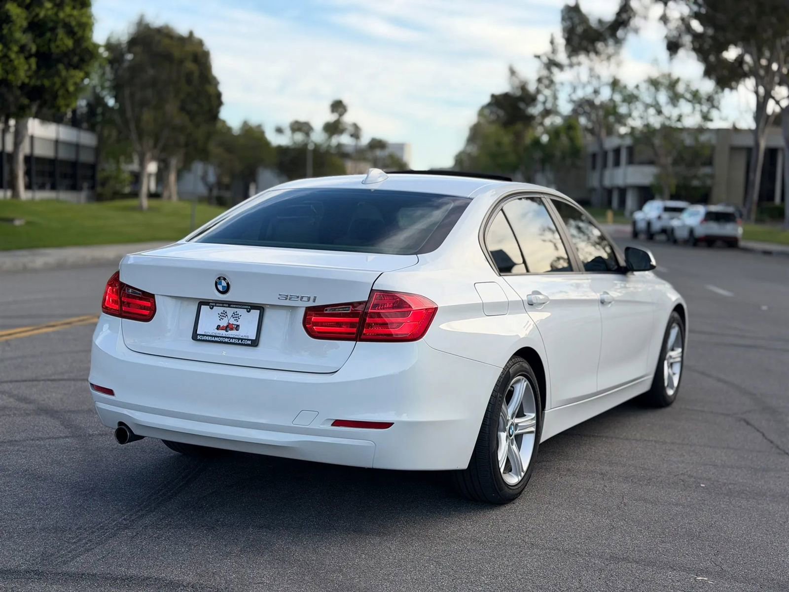 Used 2014 BMW 320i Sedan RWD image 6