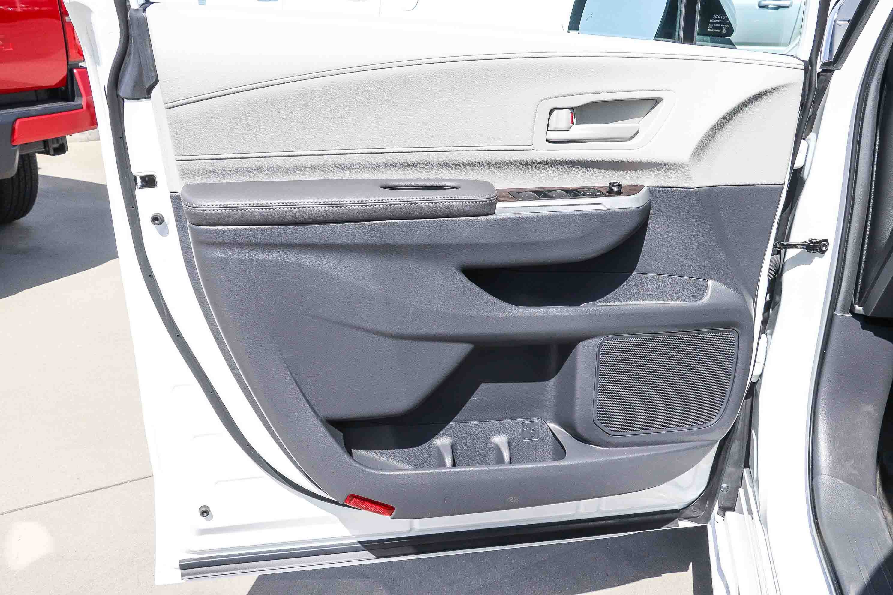 Used 2024 Toyota Sienna LE image 22