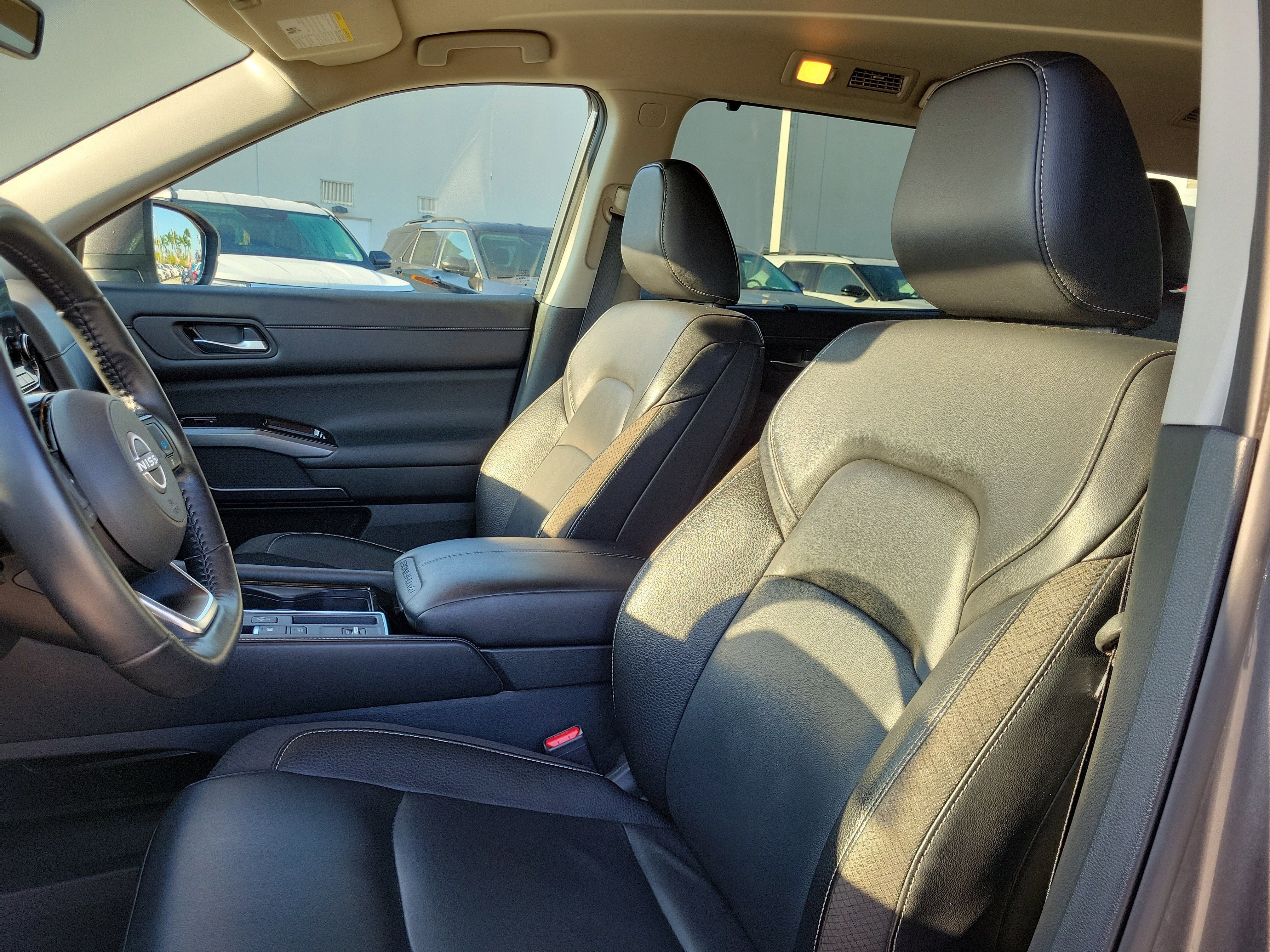 Used 2024 Nissan Pathfinder SL image 11