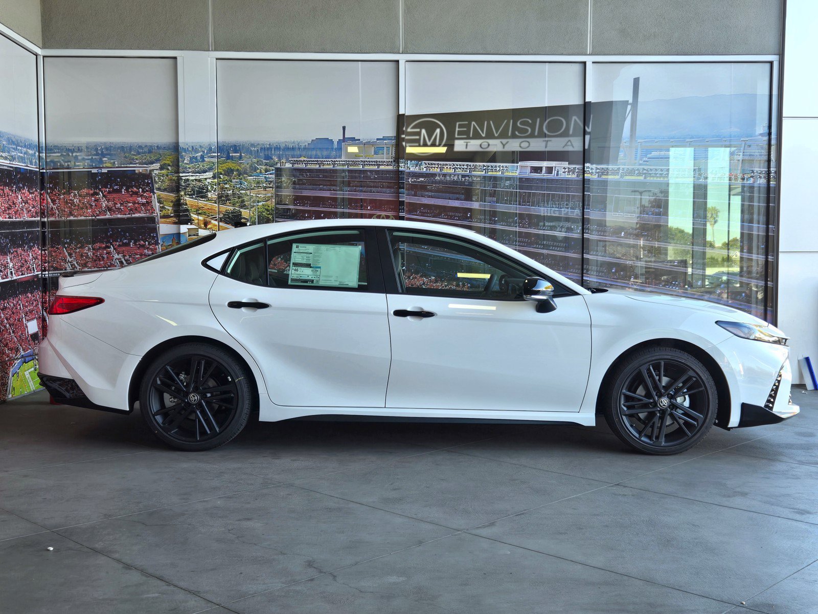 New 2026 Toyota Camry Hybrid FWD image 3