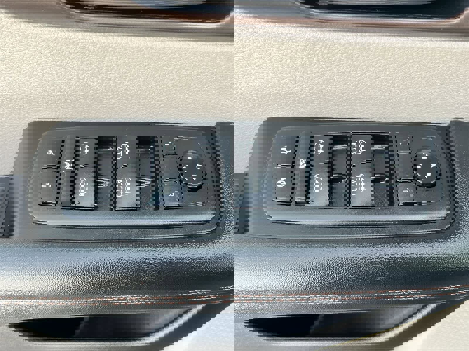 Used 2019 Chrysler Pacifica Touring-L image 18