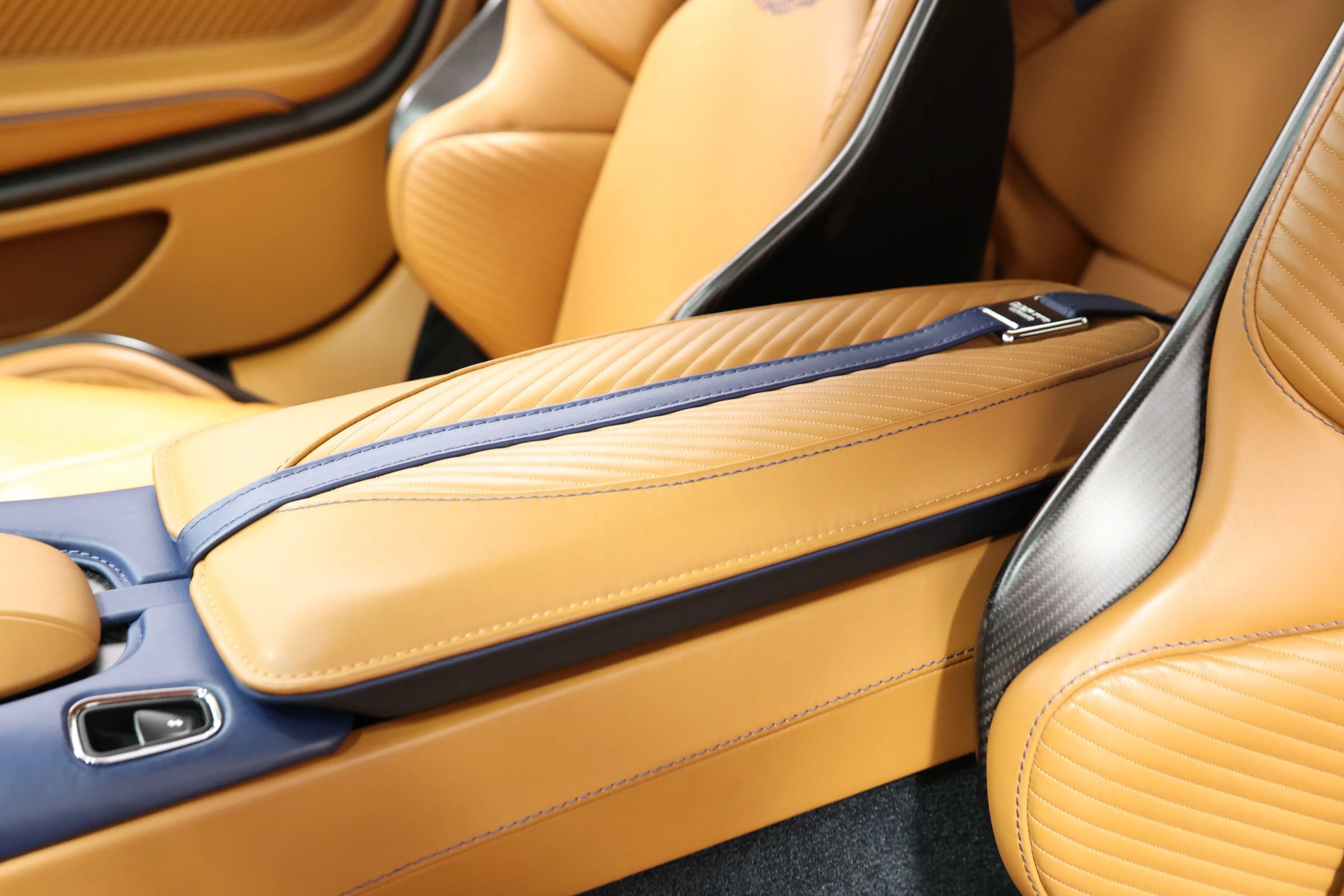 Used 2023 Aston Martin DBS Coupe RWD image 29