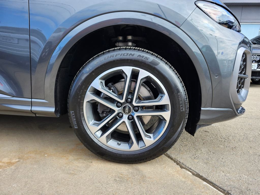 Certified 2025 Audi Q5 Premium w/ Convenience Package image 18