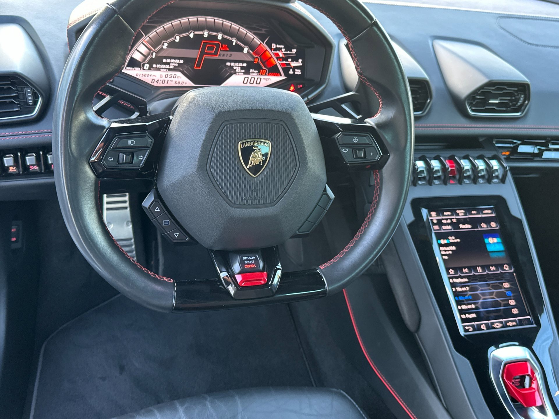 Used 2020 Lamborghini Huracan EVO image 17