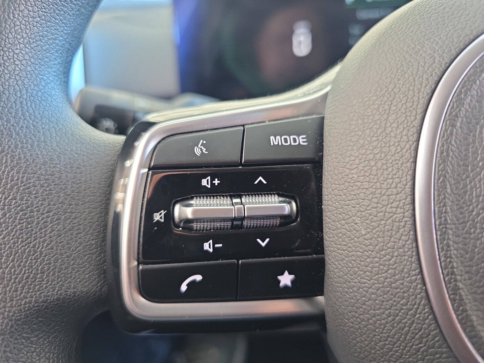 Certified 2025 Kia Sorento LX image 23