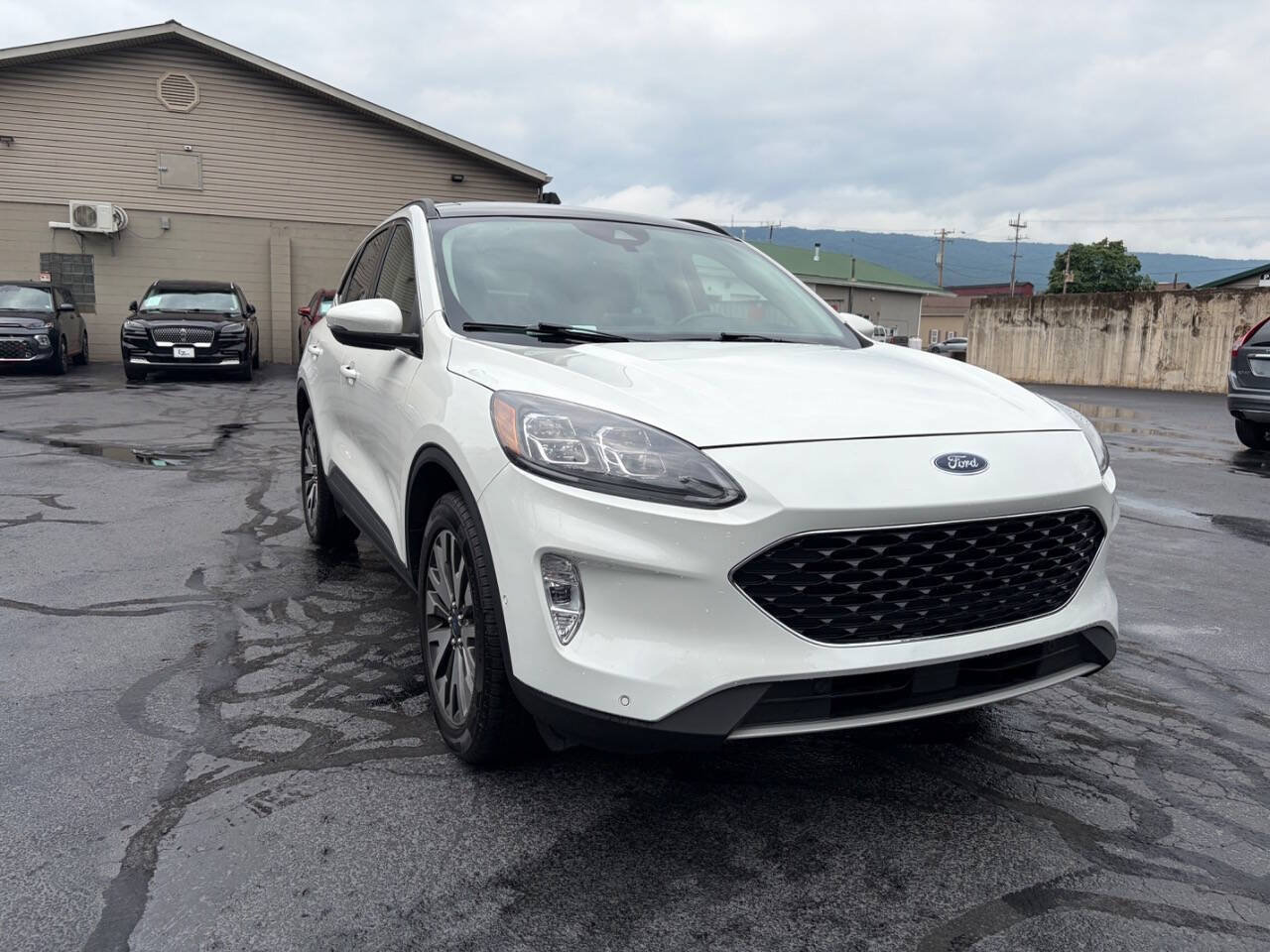 Used 2020 Ford Escape Titanium AWD/4WD image 2