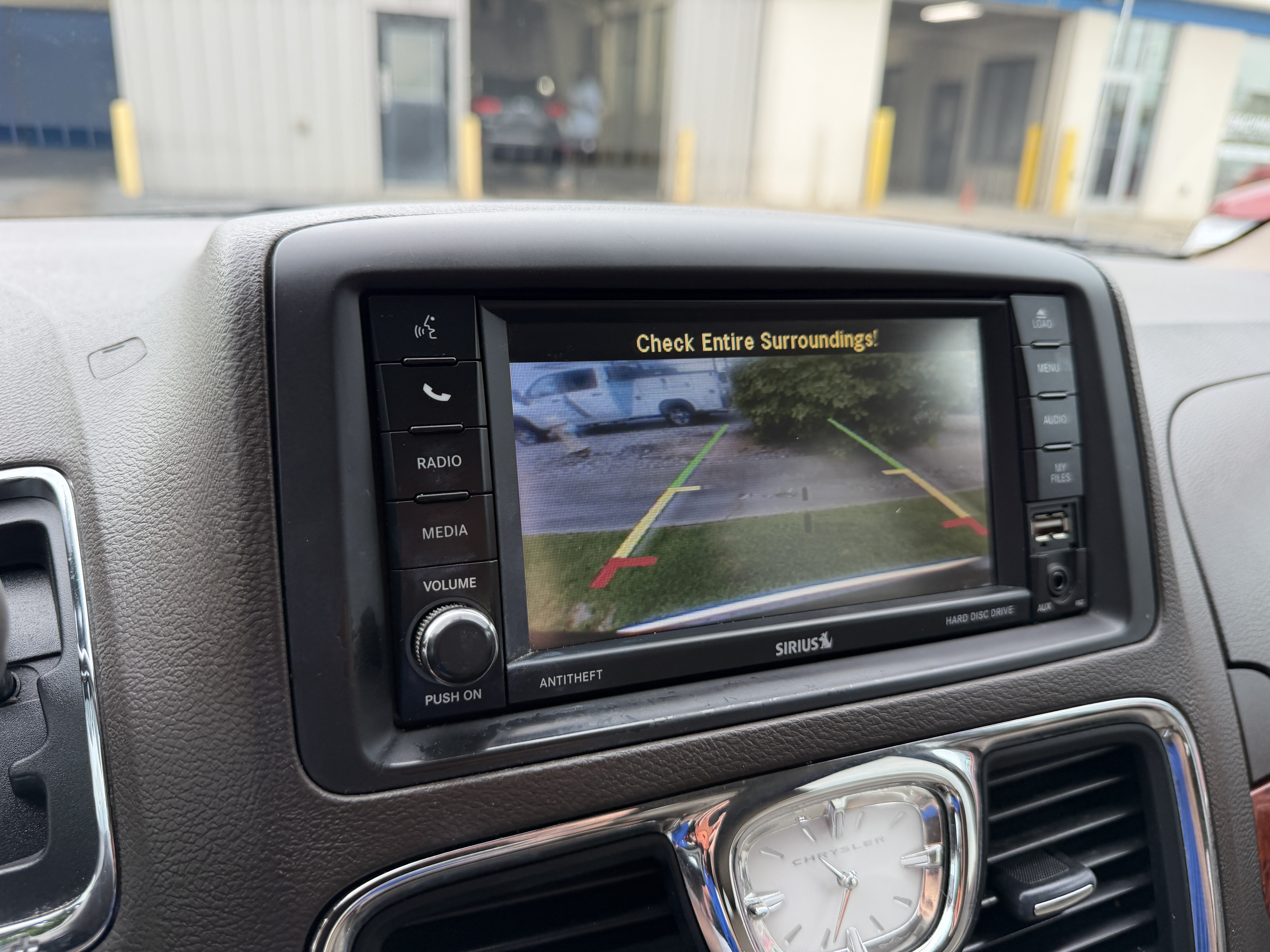 Used 2015 Chrysler Town & Country Touring w/ Driver Convenience Group FWD image 23