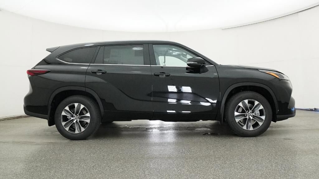 New 2026 Toyota Highlander XLE image 27