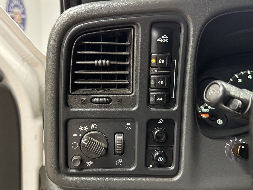 Used 2007 GMC Sierra 3500 SLE w/ Heavy-Duty Power Package AWD/4WD image 28
