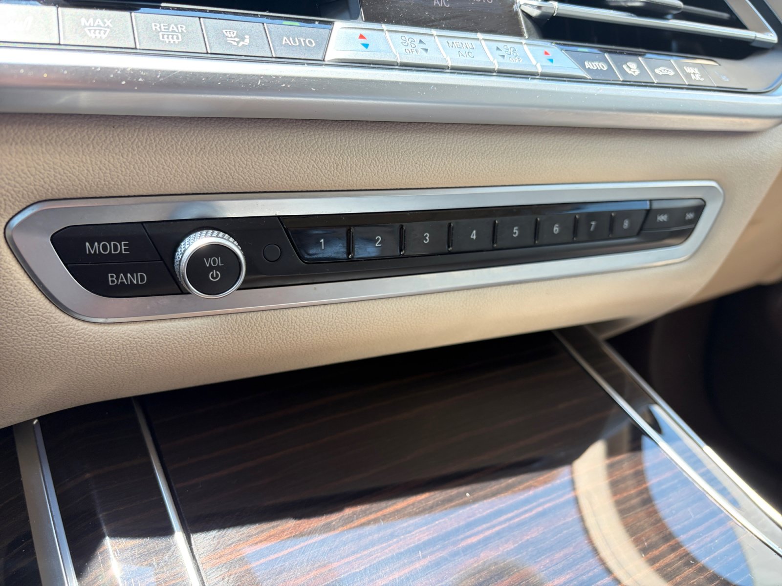 Used 2019 BMW X7 xDrive40i w/ Cold Weather Package AWD/4WD image 23