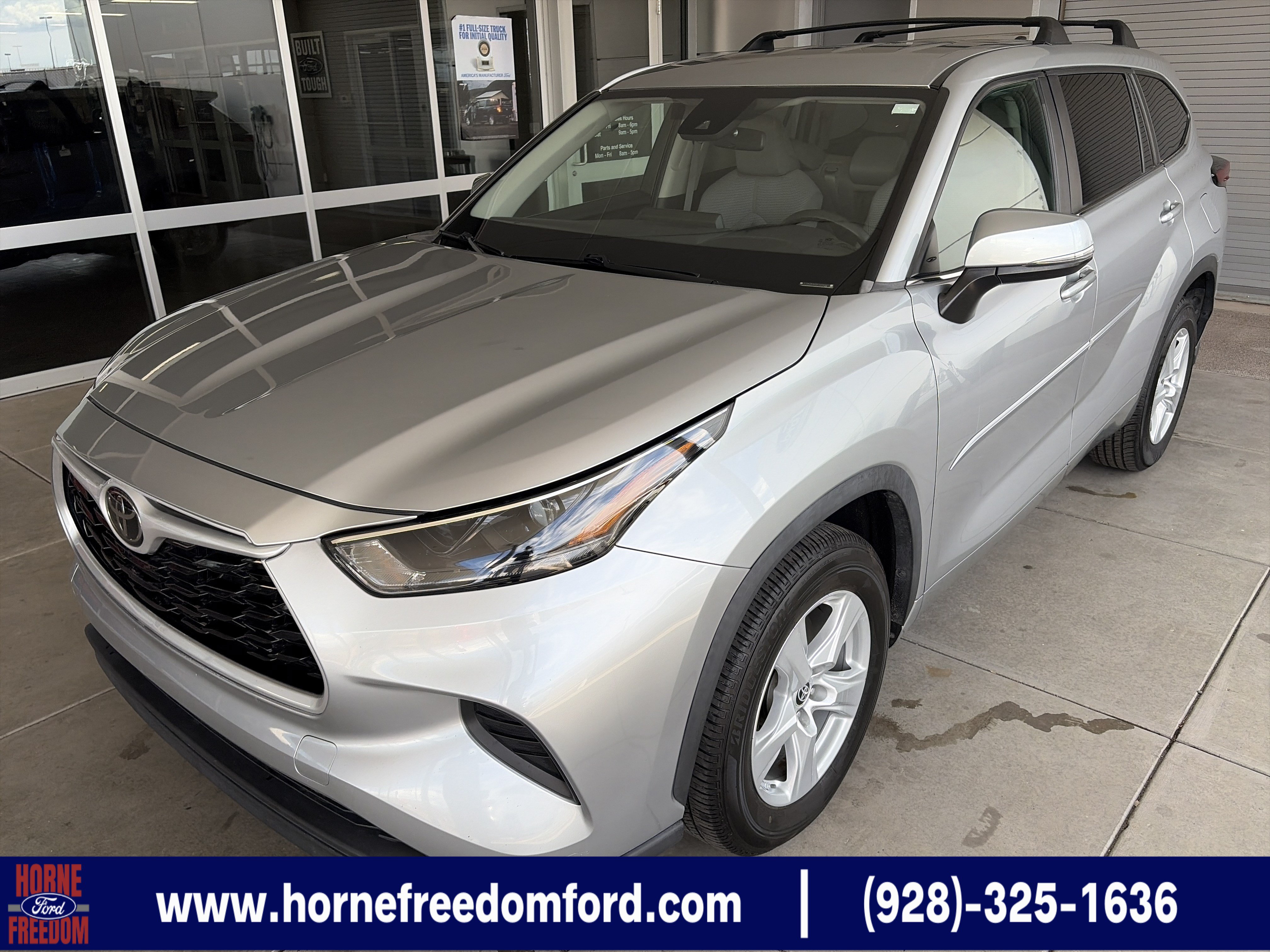 Used 2023 Toyota Highlander L FWD image 1