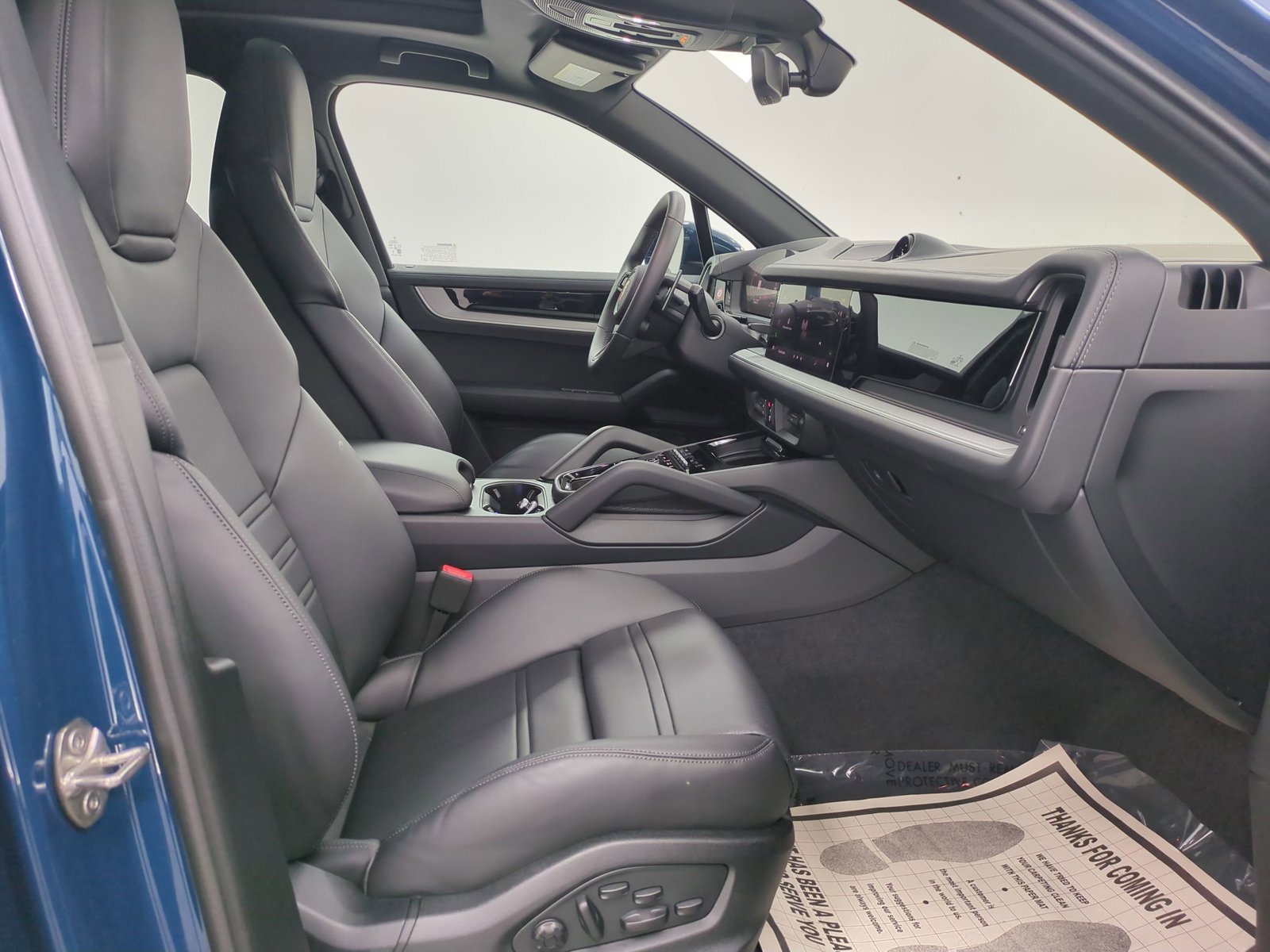 Used 2025 Porsche Cayenne image 26