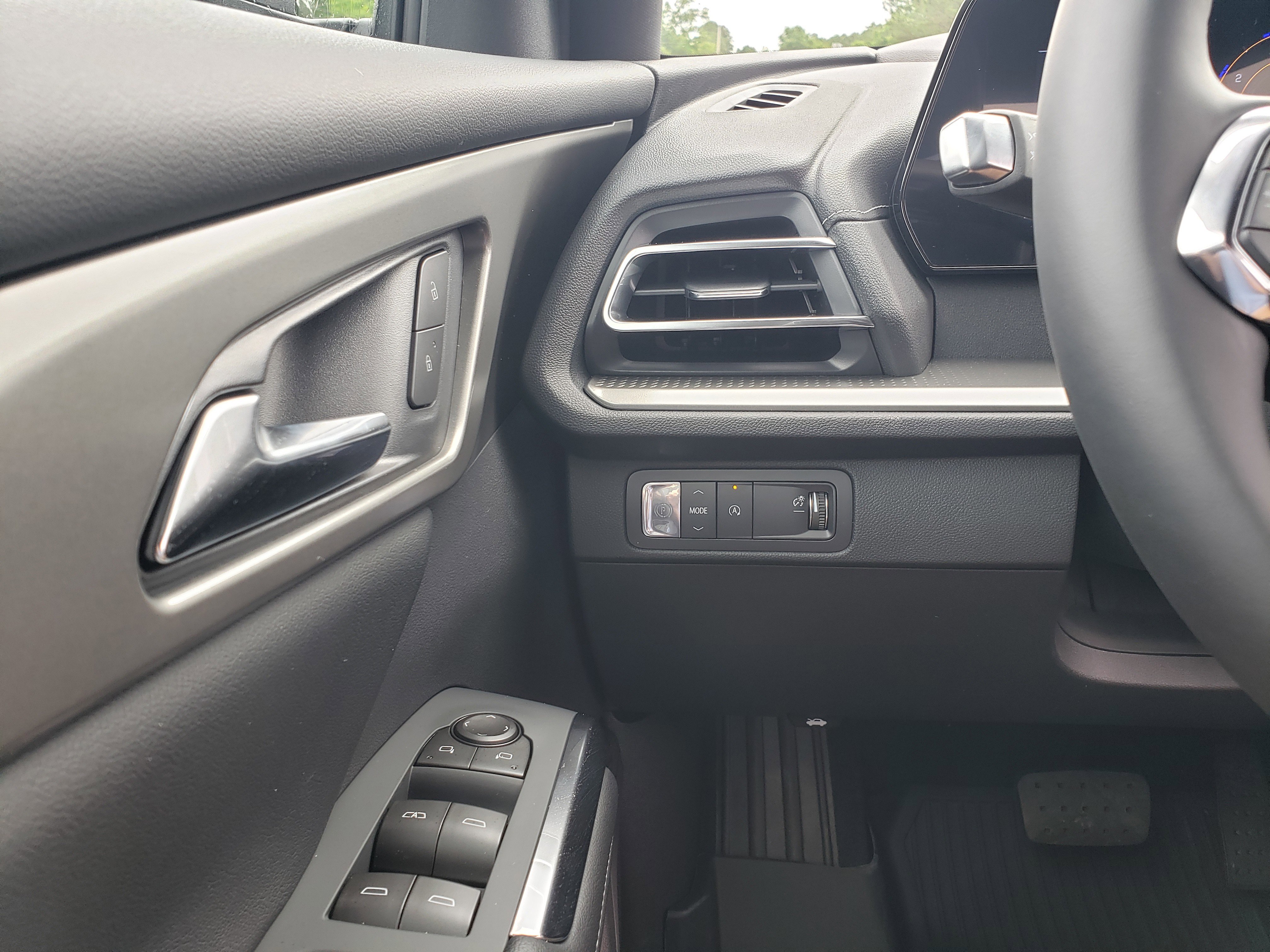 New 2026 Chevrolet Traverse LT w/ Midnight/Sport Edition FWD image 16