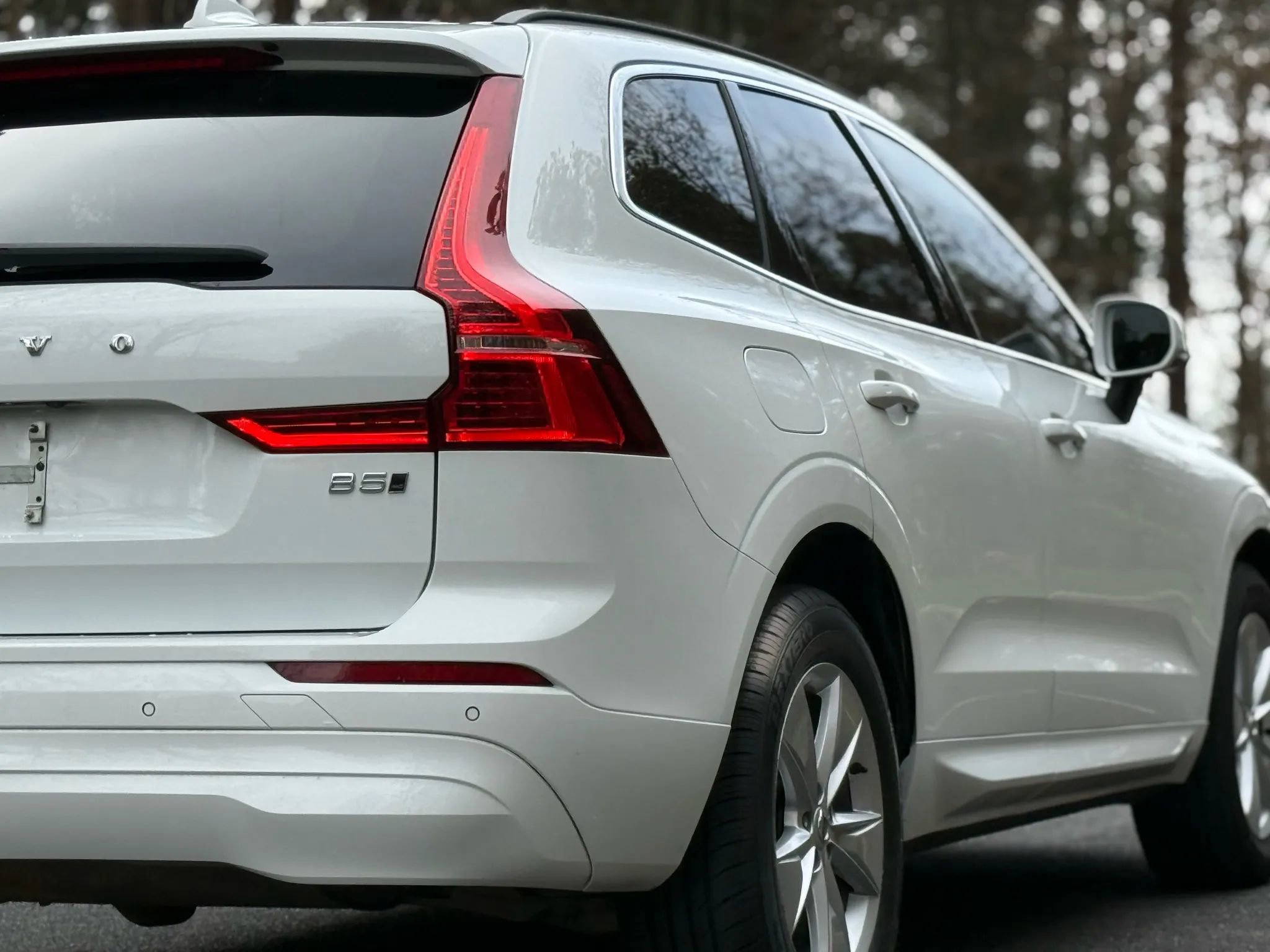 Used 2022 Volvo XC60 B5 Momentum image 5