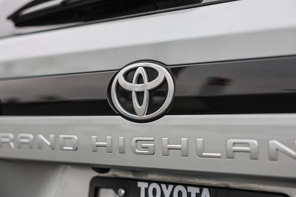 Certified 2024 Toyota Grand Highlander AWD image 29